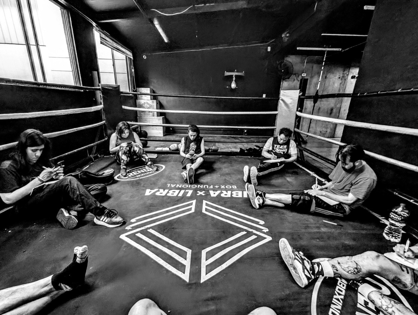 La bandita escribiendo en el ring
